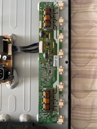 SSI320_4UH01 Rev0.3 Samsung LE32C530F1W használt alkatrészek