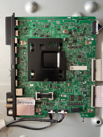 BN41-02636A Samsung UE55Q6FNAT használt alkatrész, sérült USB