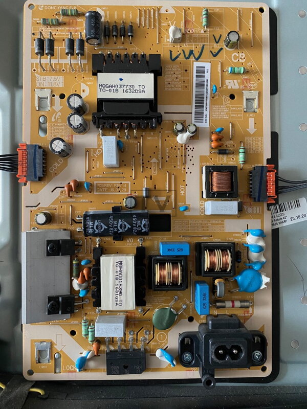 BN44-00871A Samsung UE40K5672SU használt alkatrész BN44-00871A Samsung UE40K5672SU használt alkatrész