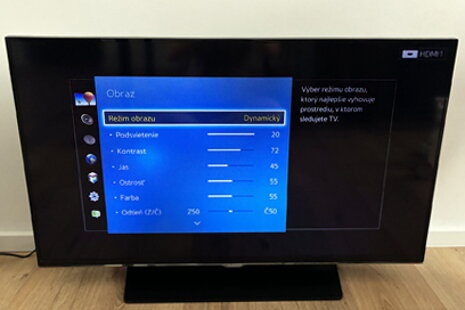 Fehér foltok LED TV-n